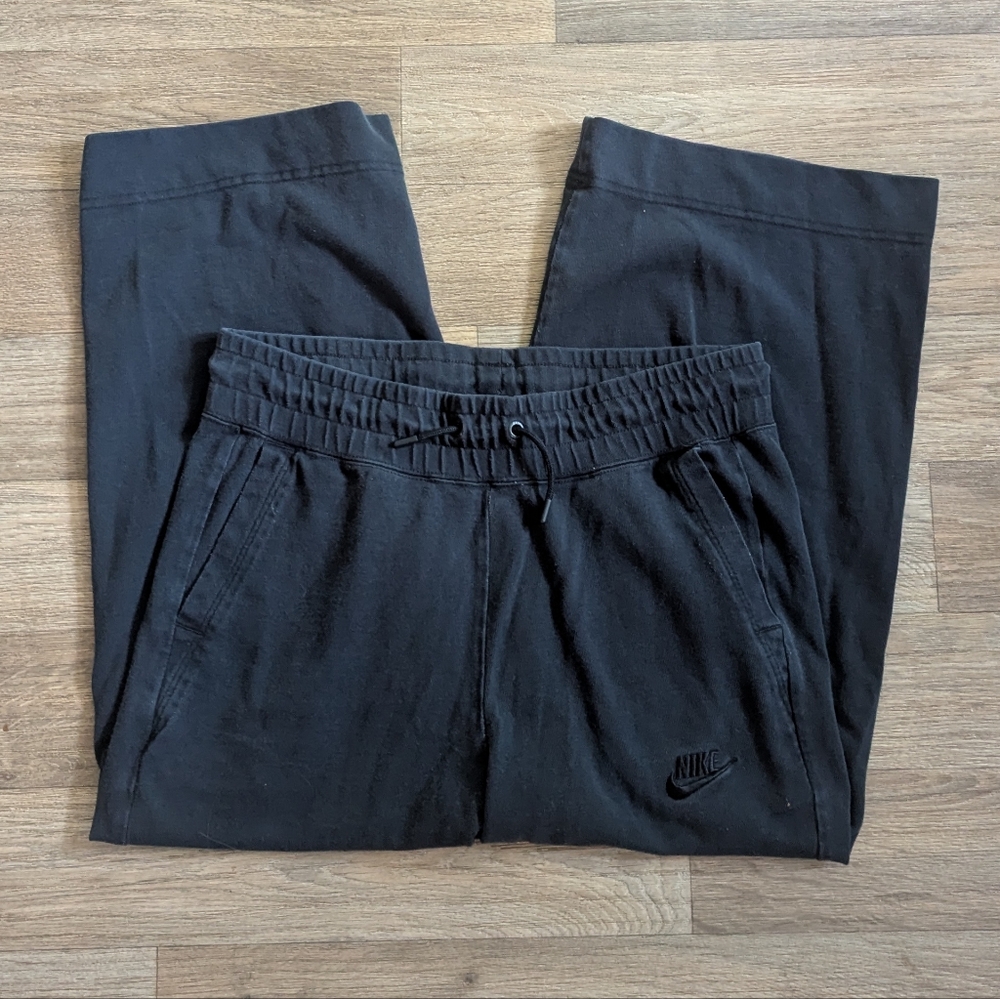 Nike Sportswear Women's Wide Leg Cropped Black Sweatpant Size Small